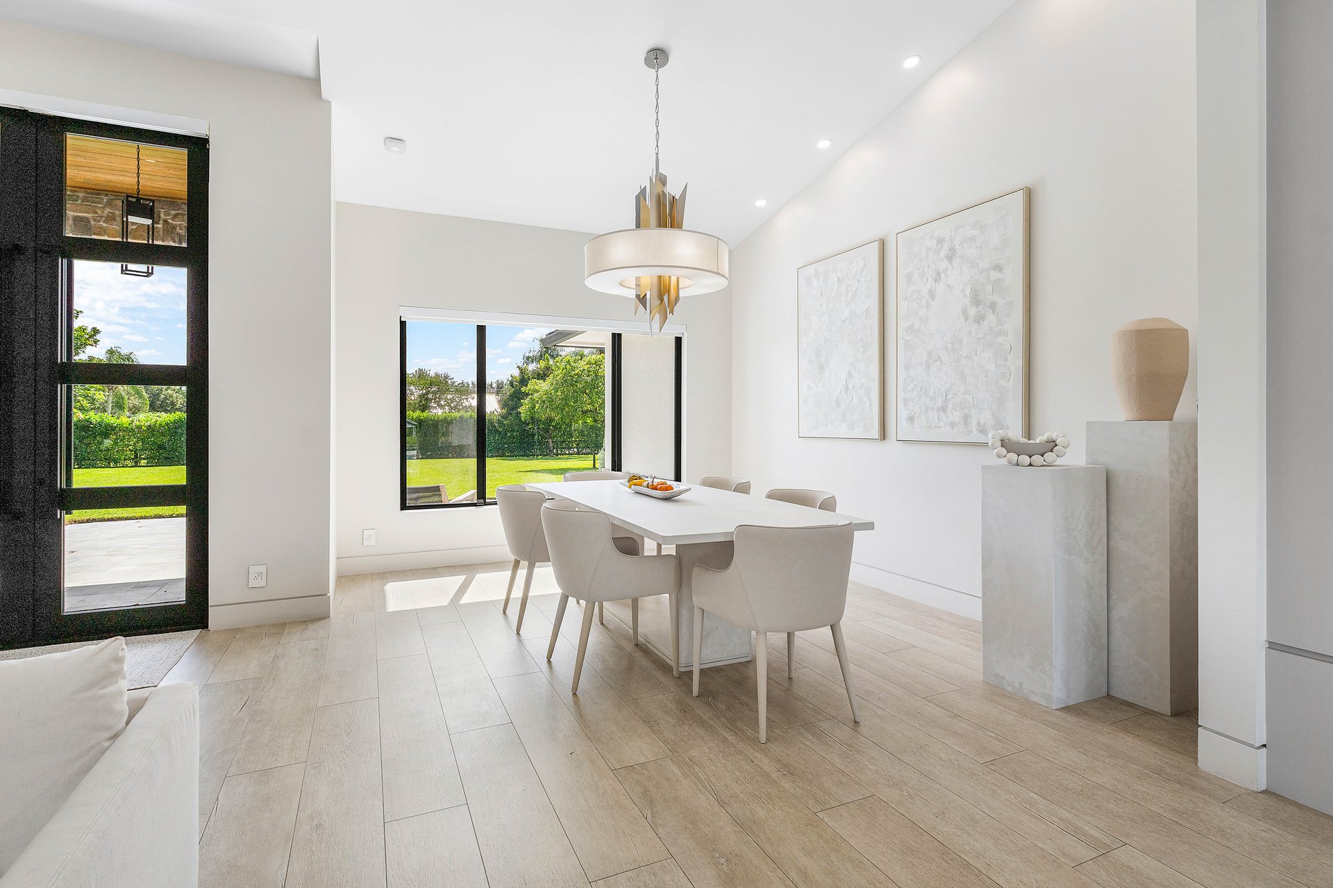 Dining room with chandelier and garden view
